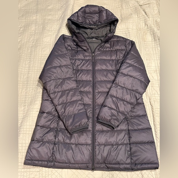 Amazon Essentials Lightweight Water-Resistant Packable Hooded Puffer Coat - Picture 10 of 14